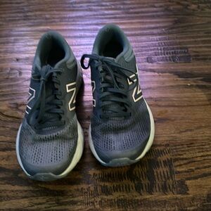 New balance women’s tennis shoes